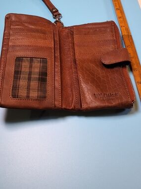 WildWest Leather Zip Wallet in Warm Cognac